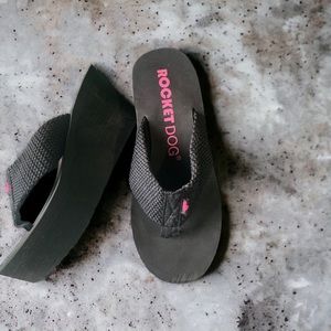 Women’s sandals size 7